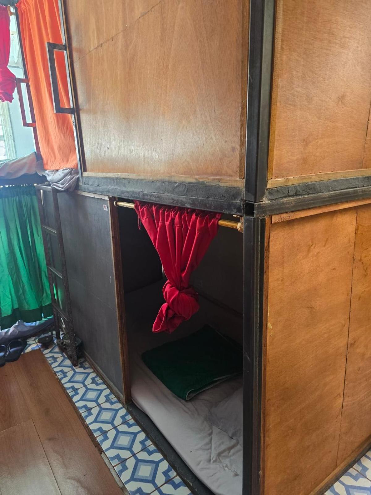 Portelli Hostal Zona G- Para Extranjeros โบโกตา ภายนอก รูปภาพ