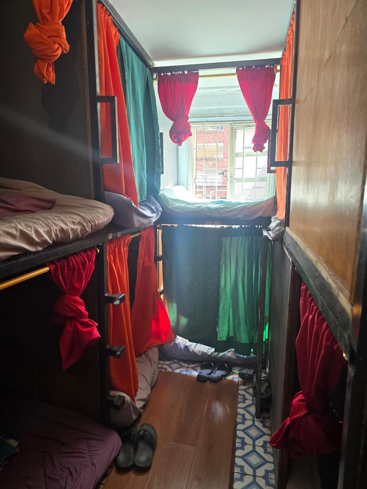 Portelli Hostal Zona G- Para Extranjeros โบโกตา ภายนอก รูปภาพ