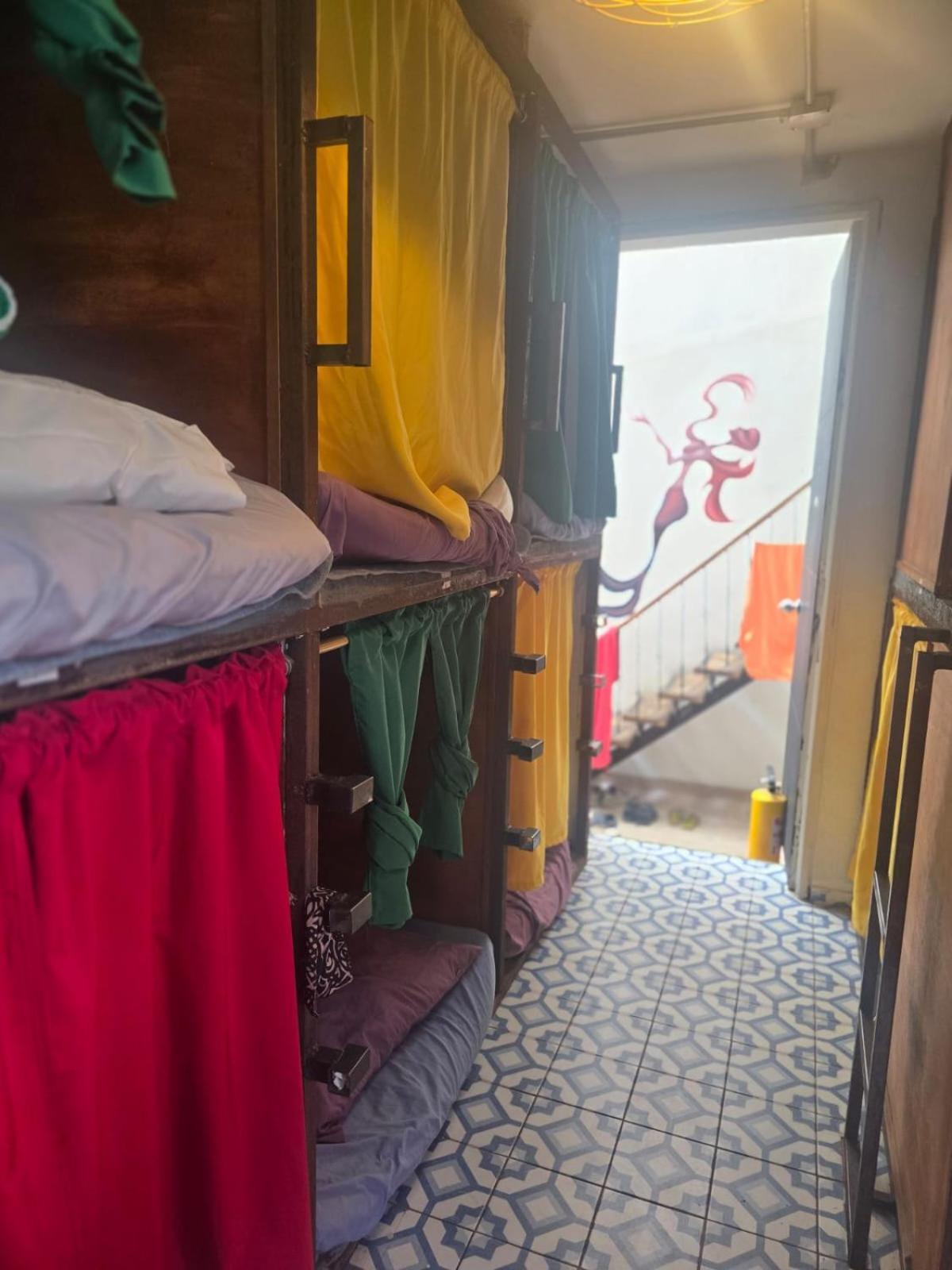 Portelli Hostal Zona G- Para Extranjeros โบโกตา ภายนอก รูปภาพ